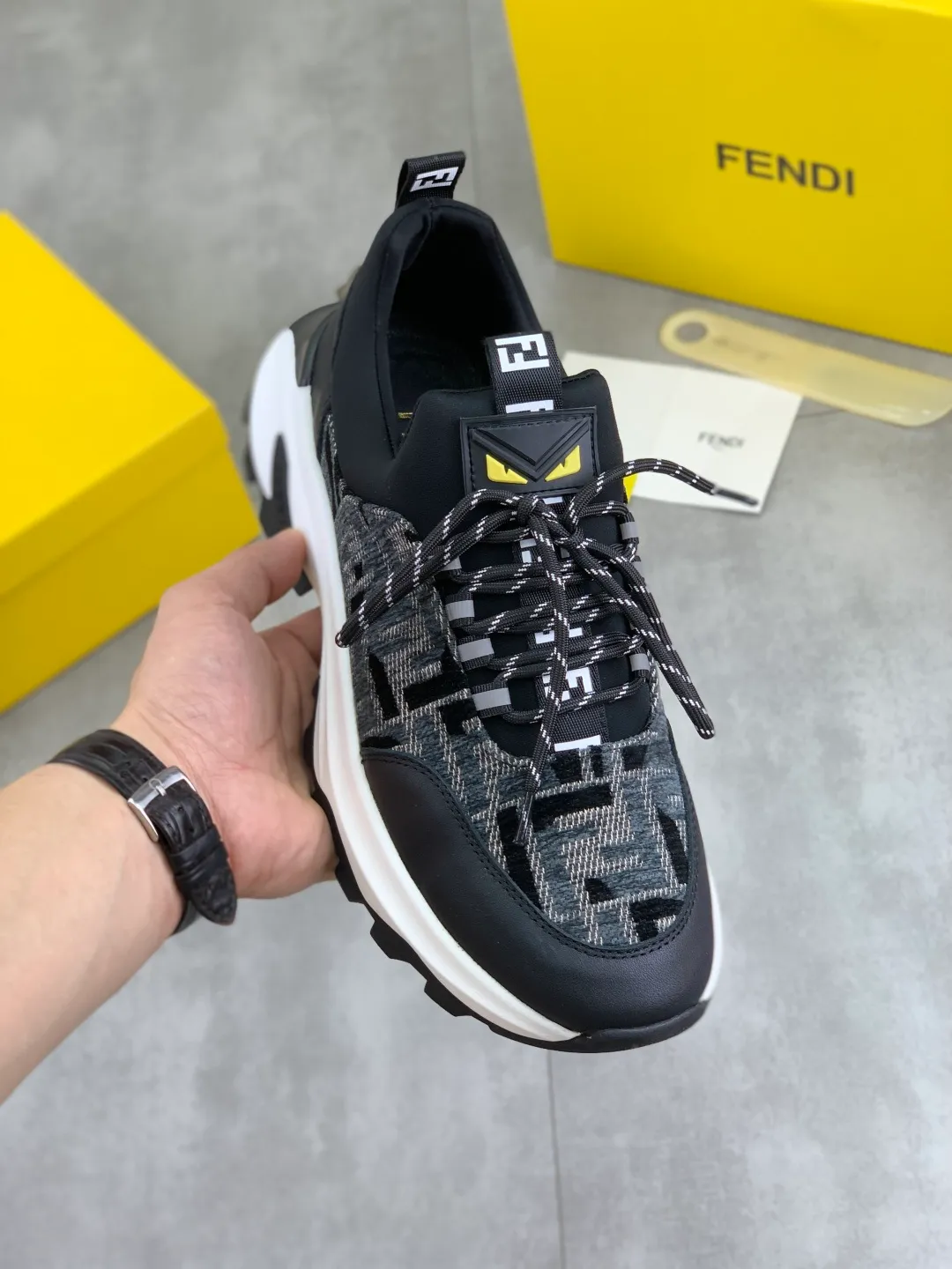 ​Men's shoes 💰P440 💰【New】Little monster 🆘 New FENDI 🕶️🕶️Simple routing effect, showing an elegant and cool driving shoe 🎬Using imported calfskin + first-layer pigskin lining🐂Excellent material🎬Detailed workmanship 🤗Comfortable foot feel➰➰. ​Pair it with any outfit to show your taste and temperament, low-key luxury ♻️Design ​simple and elegant ​noble and fashionable 🍃​Very loved and favored by trendy men 💓❤️Size: 38-44 (45 customized) 3️⃣ colors available